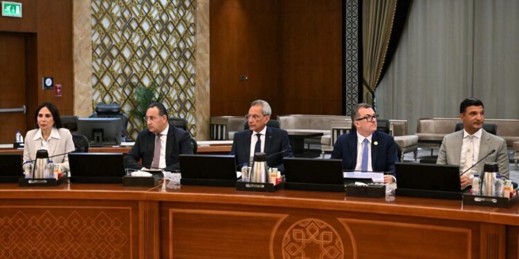 الاقتصاد المصري يسجل نموًا 5.1% خلال 2025/2026 بدعم الصناعة وقناة السويس