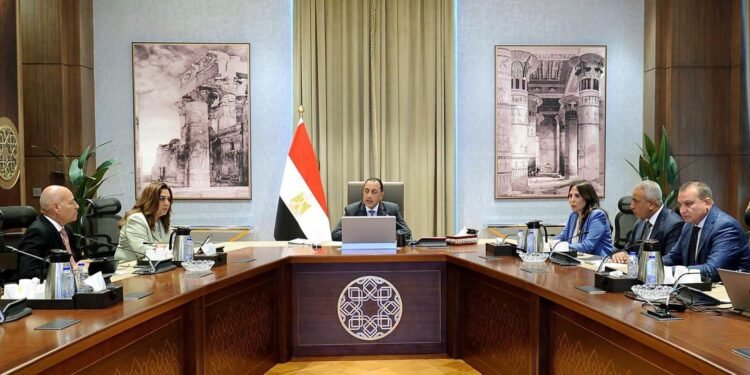 رئيس الوزراء يوجه بتحويل الأراضي الحكومية الفضاء إلى متنزهات ومسطحات خضراء