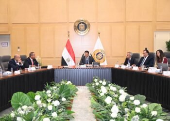 وزارة الصناعة تبحث إطلاق صناديق استثمار صناعي لتمويل التوسع وإعادة تشغيل المصانع المتعثرة