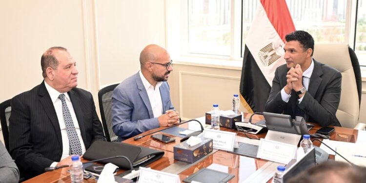وزير الصناعة يبحث خطط «بيتي» لضخ 6 مليارات جنيه استثمارات جديدة في مصر