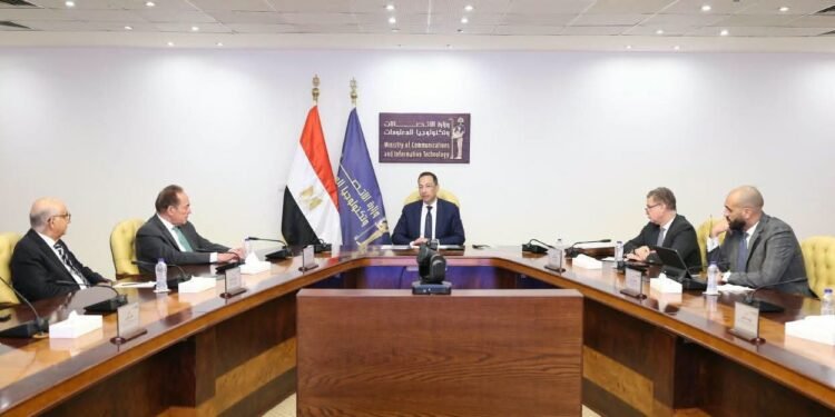 وزير الاتصالات: 400 خدمة رقمية مستهدف إتاحتها عبر منصة مصر الرقمية بحلول 2030