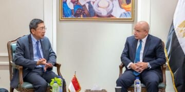 سنغافورة تستكشف فرص الاستثمار في تحلية المياه والطاقة المتجددة والوقود الأخضر