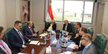 «الكهرباء» تبحث مع «وارتسيلا» حلول تخزين الطاقة والذكاء الاصطناعي لدعم الشبكة