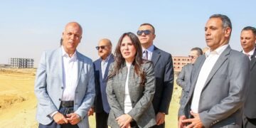 الإسكان: تسليم أول 10 أفدنة بالقاهرة الجديدة بعد إعادة تدوير مخلفات 135 فدانًا