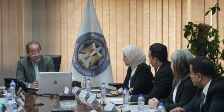 وزير المالية: جاهزون لتنفيذ مقترحات العاملين لتسهيل الخدمات الضريبية والجمركية