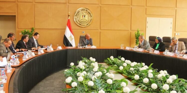 وزير الكهرباء: التوسع في الطاقات المتجددة وتطوير الشبكة لتحقيق أمن الطاقة