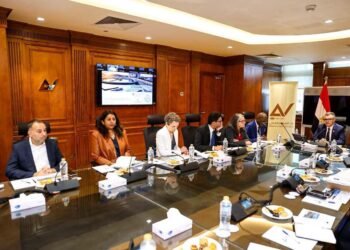 وزير التخطيط يبحث إطلاق آلية جديدة لضمان تمويل مشروعات البنية التحتية في مصر
