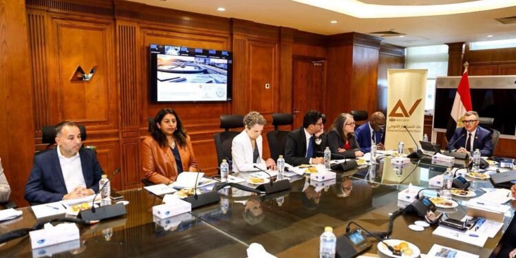 وزير التخطيط يبحث إطلاق آلية جديدة لضمان تمويل مشروعات البنية التحتية في مصر