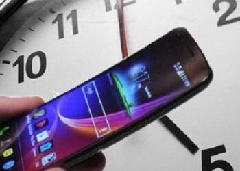 قبل تطبيق التوقيت الشتوي.. طريقة ضبط الساعة على أندرويد وآيفون