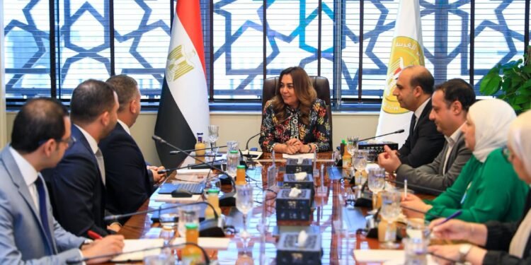 منال عوض نستهدف إشراك القطاع الخاص في إدارة وتشغيل منظومة المسؤولية الممتدة للمنتج