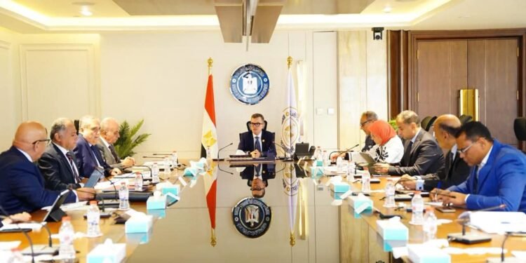 وزير التخطيط يبحث تعظيم الاستفادة من أصول بنك الاستثمار القومي بعد تسويات بـ400 مليار جنيه