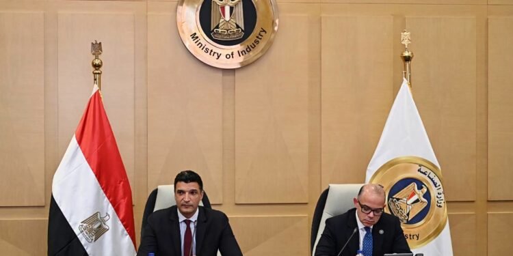 وزيرا الصناعة والاستثمار: توفير البيليت ودعم المصانع أولوية لاستقرار سوق الحديد