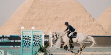 تطوير مصر تقدم الجائزة الكبرى لبطولة «لونجين العالمية لقفز الحواجز» بالأهرامات